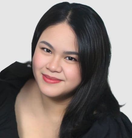 Nina D.