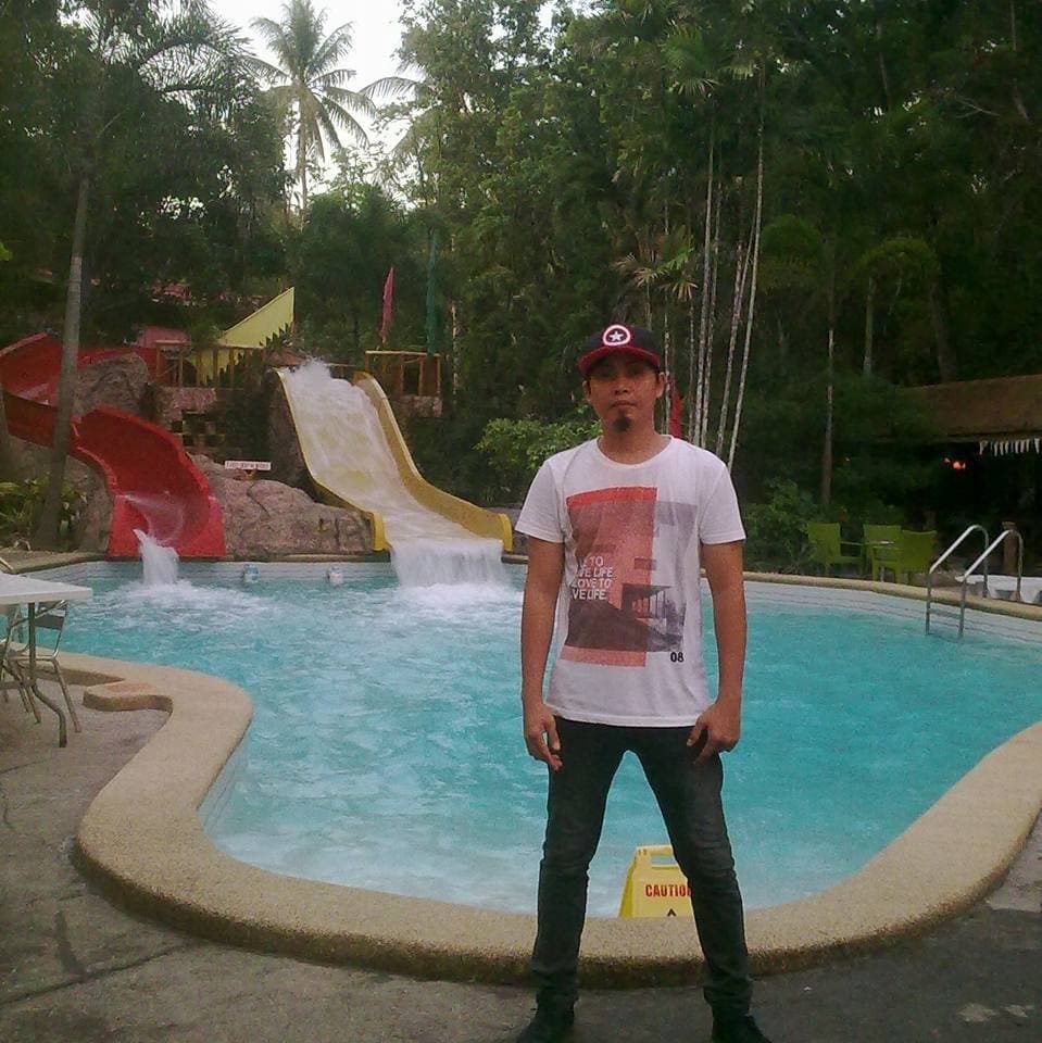 Joey V.